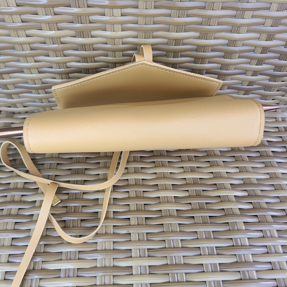 Glass Ladder & Co Katherine Vegan Leather Tech Organizer Roll Tan - Picture 11 of 16